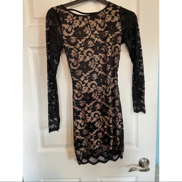 Black dress with beaded back necklace - Picture 3 of 4